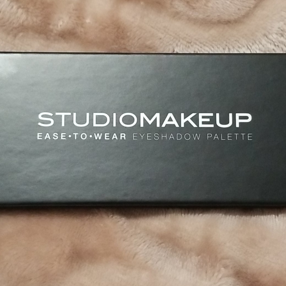 Studio makeup ease to wear pallet.